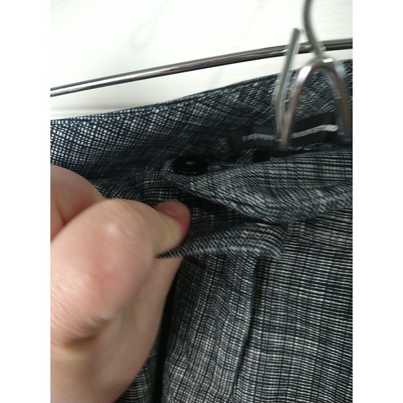 Express Editor Black White Striped/ Gingham Cropped Capri Flat Pant. Size 8 - Picture 6 of 14